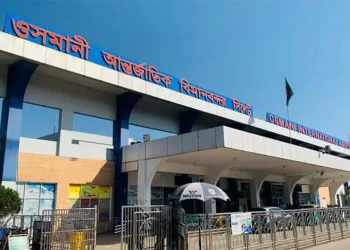 ওসমানী বিমানবন্দরে বোর্ডিং ব্রিজে বিমানের ধাক্কা