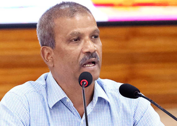 সরকার কী করবে, আমরা সত্যিই বুঝতে পারছি না : আইন উপদেষ্টা