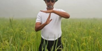 ধানক্ষেতে আম্পায়ারের ভঙ্গিতে ‘রিভিউ আবেদন’ বিএনপির মনোনয়নপ্রত্যাশীর