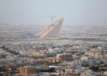 বিদেশি কর্মীদের আকর্ষণীয় বেতন-প্রণোদনা কমাচ্ছে সৌদি আরব