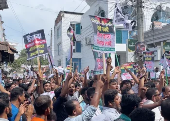 ভোলায় বিএনপি-বিজেপি পাল্টাপাল্টি শোডাউন, বিজেপি অফিস ভাঙচুর