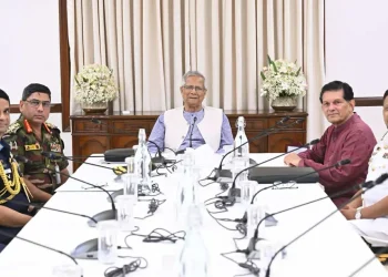 প্রধান উপদেষ্টার সঙ্গে ৩ বাহিনীর প্রধানের সাক্ষাৎ, নির্বাচন প্রস্তুতি নিয়ে আলোচনা