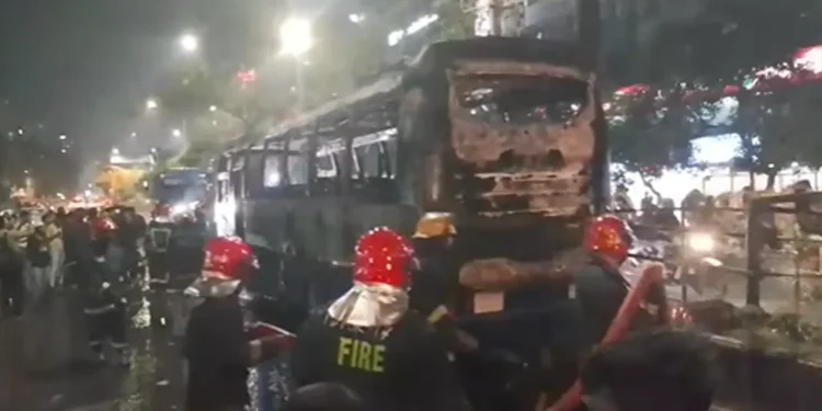 রাজধানীর ৮ স্থানে ককটেল বিস্ফোরণ, চার বাসে আগুন