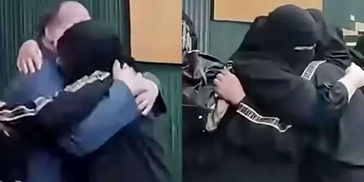 একসঙ্গে ৩ ভাইবোনের হজের লটারি, লুটিয়ে পড়লেন সিজদায়