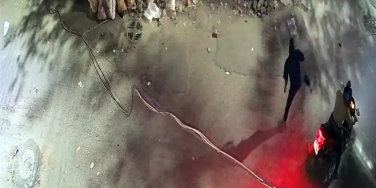 মোহাম্মদপুর প্রিপারেটরি স্কুলে পেট্রোল বোমা নিক্ষেপ