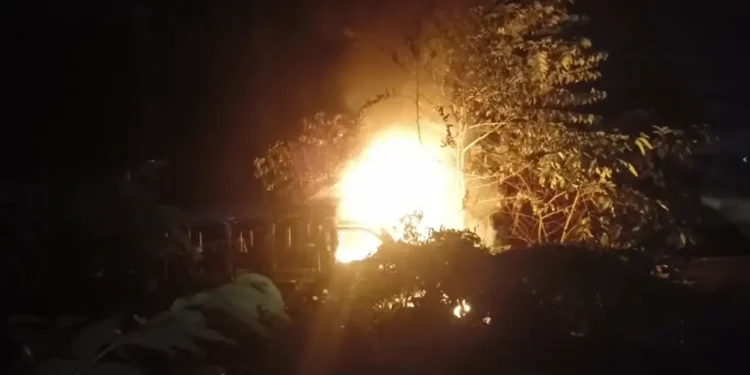 কেরানীগঞ্জে থানার ডাম্পিংয়ে আগুন