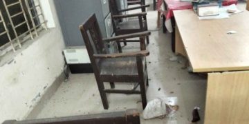 থানায় ককটেল নিক্ষেপ, ৩ পুলিশ আহত