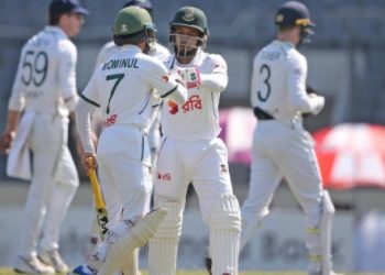 ৩ উইকেট হারিয়ে লাঞ্চে বাংলাদেশ