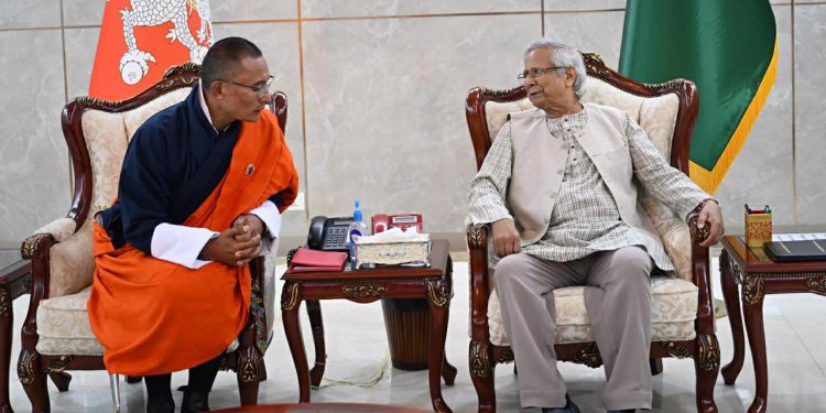 ভূমিকম্পে ক্ষয়ক্ষতির খোঁজ নিলেন ভুটানের প্রধানমন্ত্রী